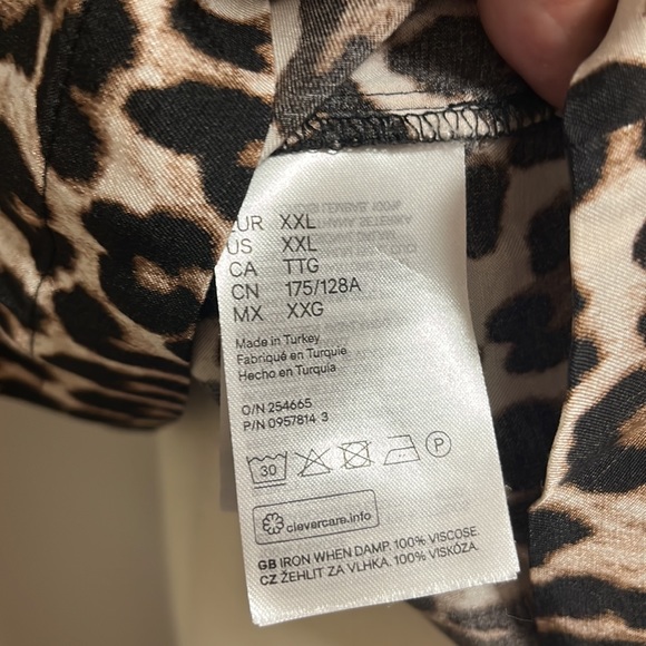 H&M leopard print button sown blouse with pocket - Picture 5 of 7